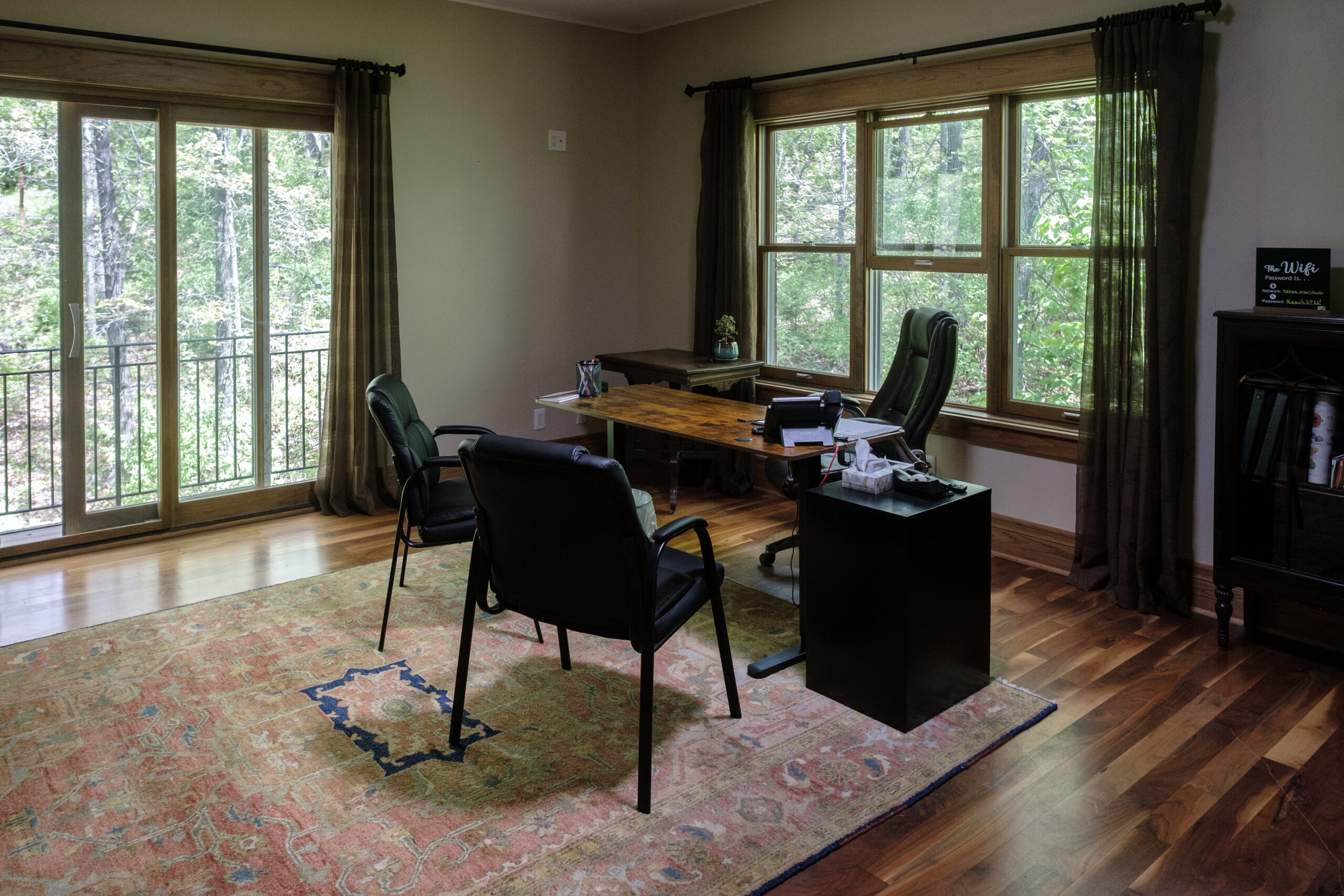 Cozy individual counseling room in the Main Lodge at Top of the World Ranch residential rehab, providing a confidential, calming space for evidence-based mental health treatment.