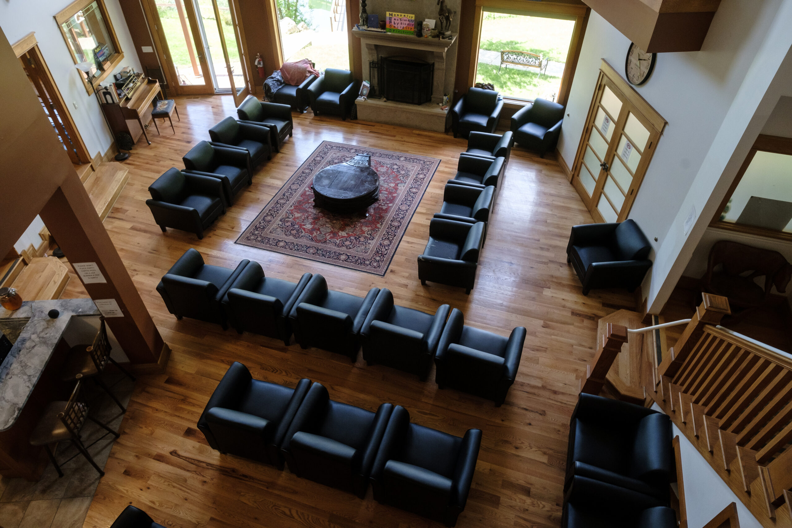 Expansive great room with comfortable seating at Top of the World Ranch rehab center, providing a restorative area for downtime and building community in holistic treatment.