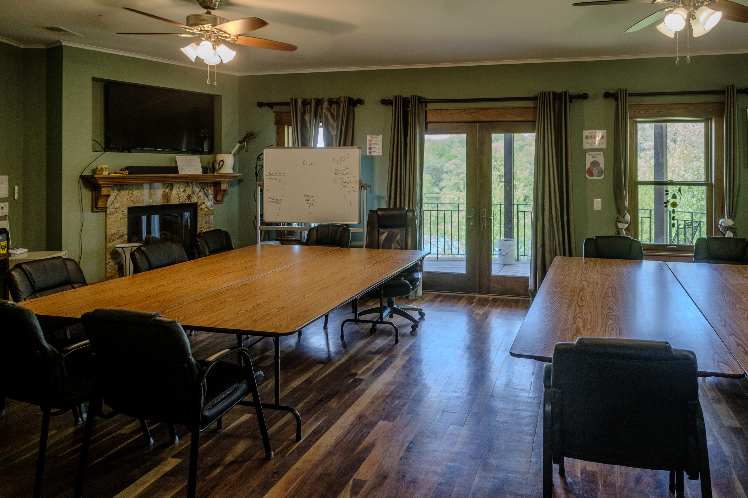 IOP therapy space in the Main Lodge at Top of the World Ranch residential rehab Illinois, supporting flexible outpatient recovery with evidence-based programming and natural light.